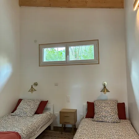 Petite maison avec terrasse.-3
